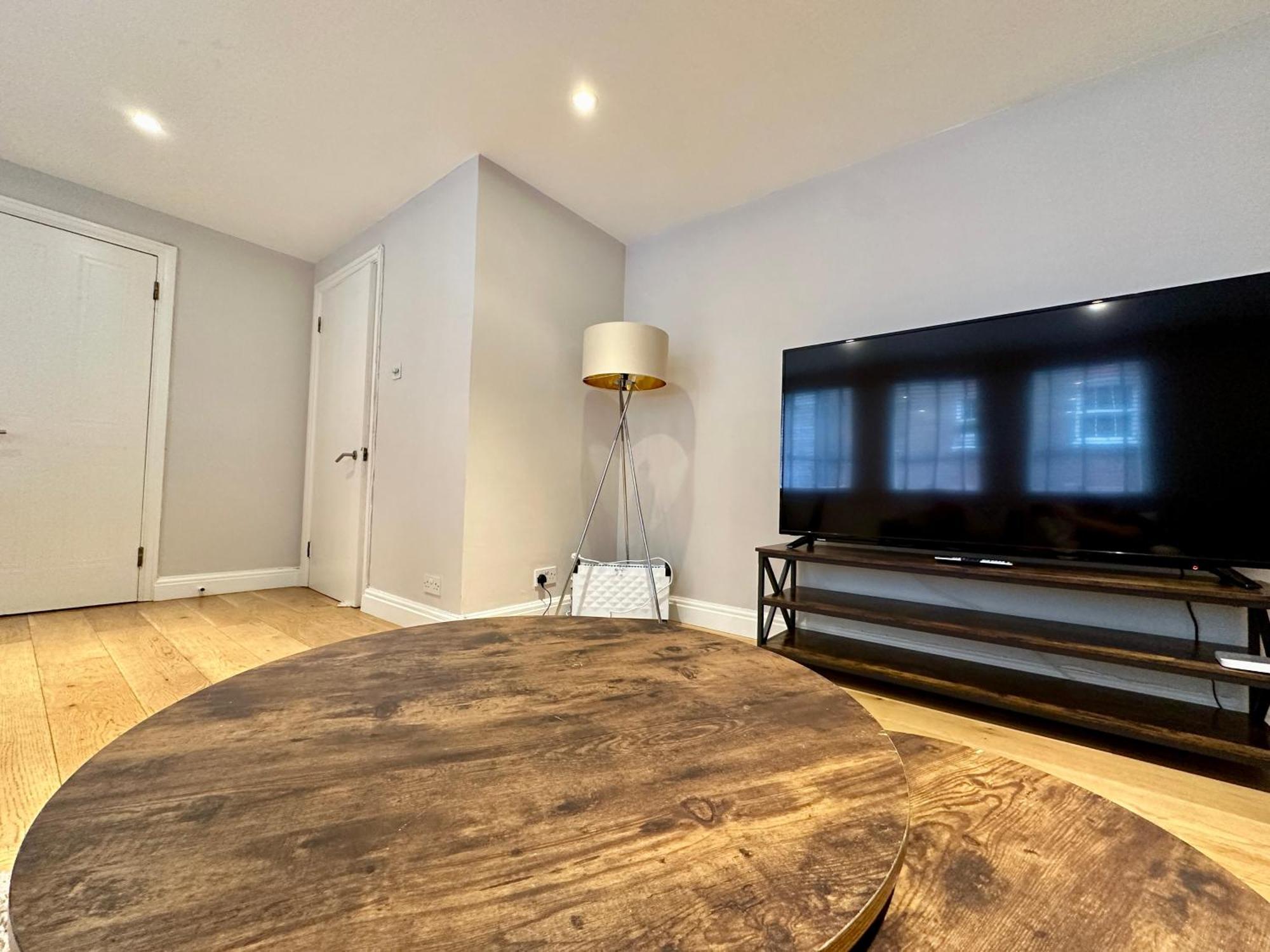 Kensington 2bed Stucco Bright Large High Ceilings - Luxurylondonstays Londra